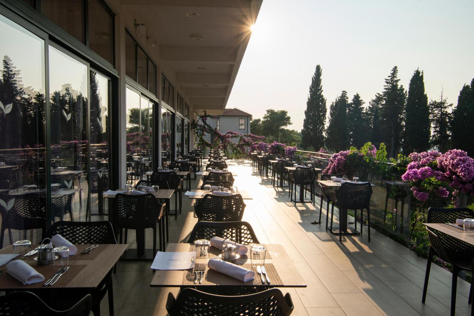 Bluesun Holiday Village Velaris Supetar Exterior foto
