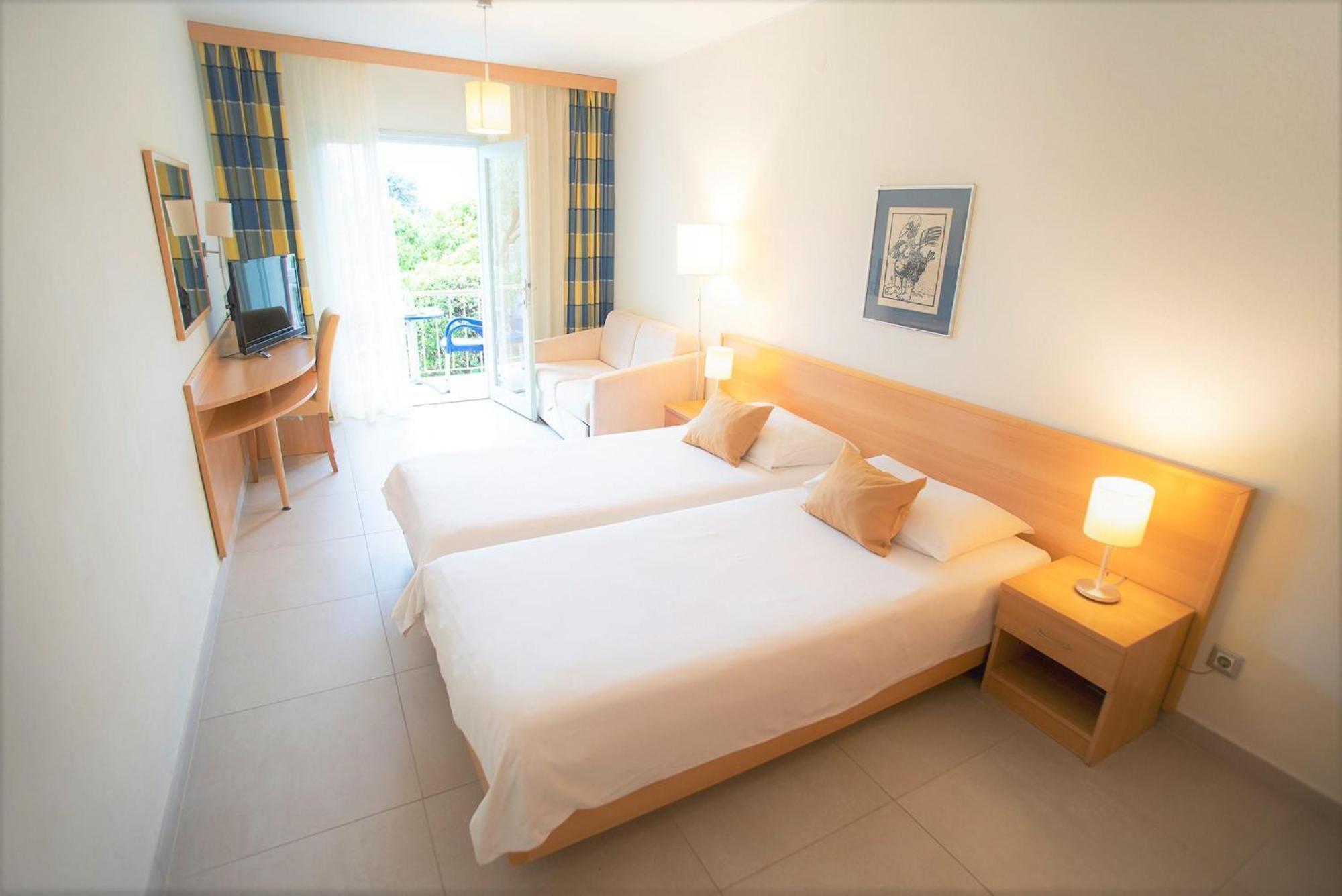 Bluesun Holiday Village Velaris Supetar Exterior foto