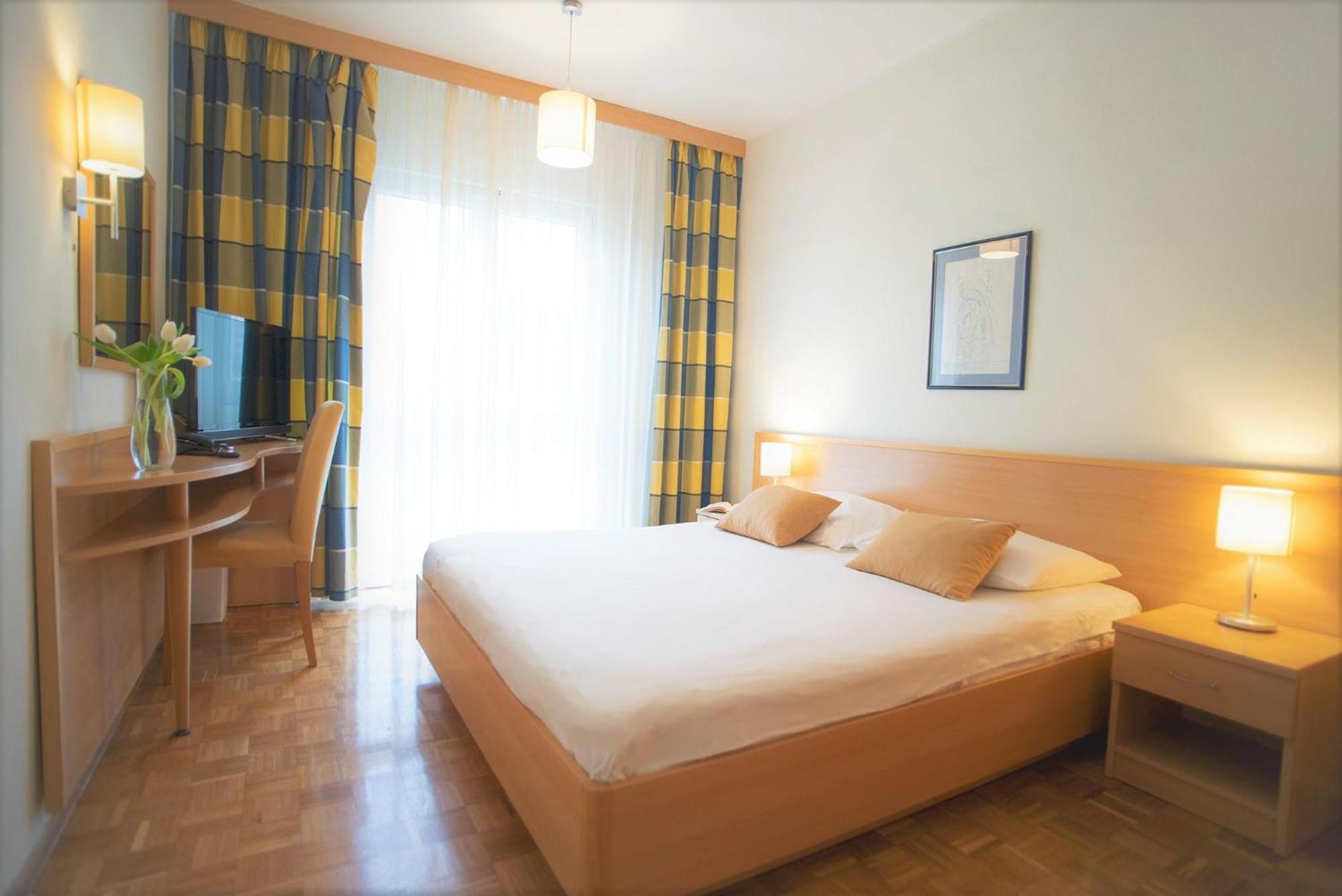 Bluesun Holiday Village Velaris Supetar Exterior foto