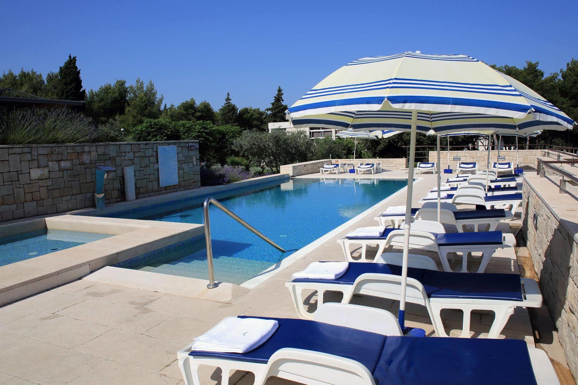 Bluesun Holiday Village Velaris Supetar Exterior foto